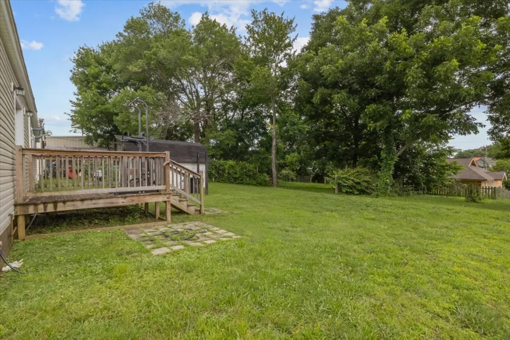 32 High St Mc Ewen, TN 37101