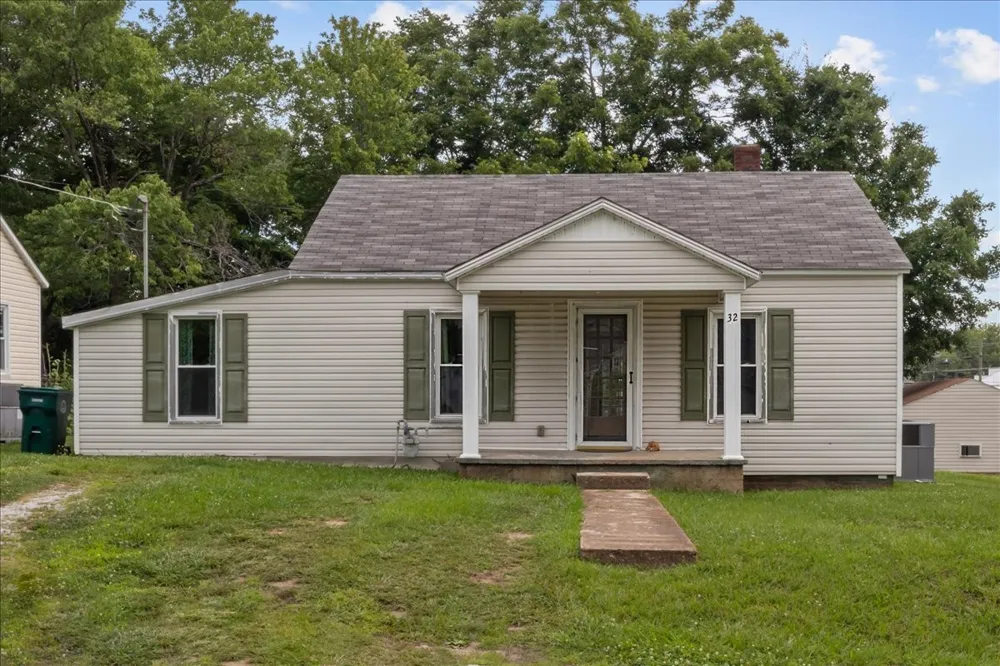 32 High St Mc Ewen, TN 37101