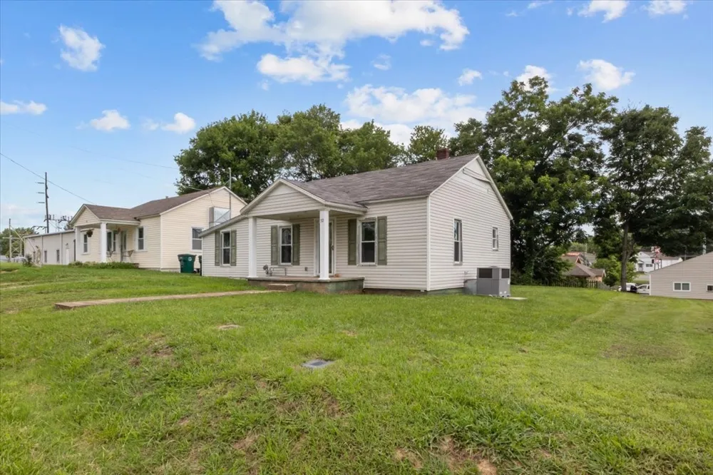 32 High St Mc Ewen, TN 37101