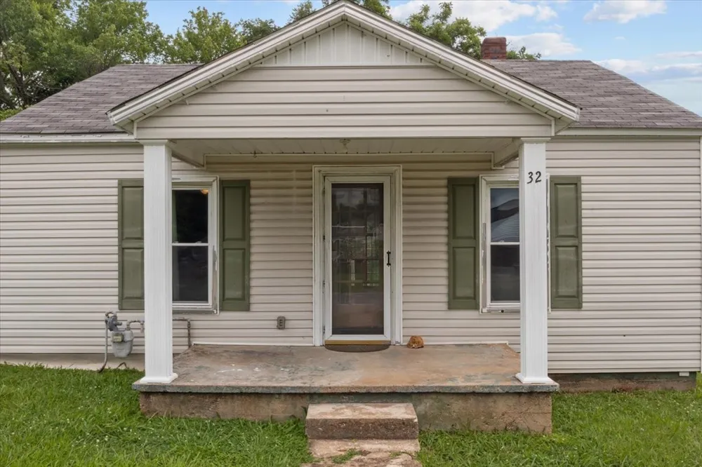 32 High St Mc Ewen, TN 37101