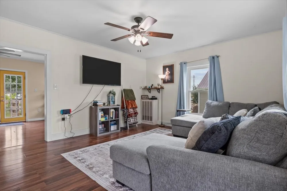 32 High St Mc Ewen, TN 37101