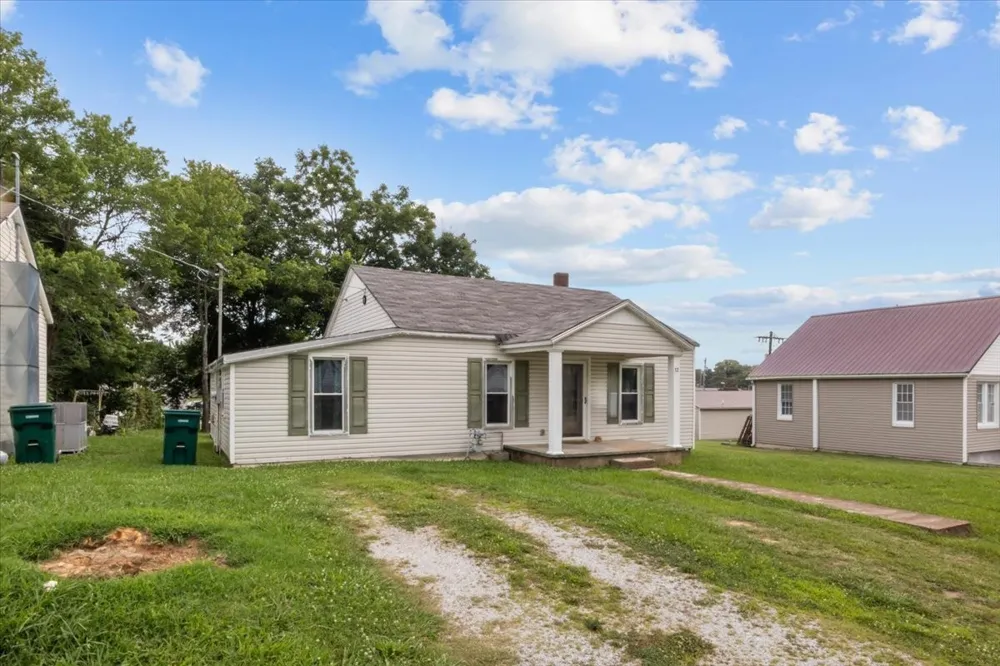 32 High St Mc Ewen, TN 37101
