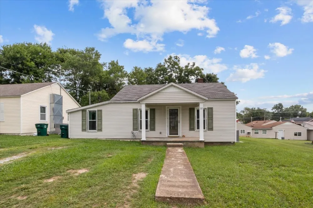 32 High St Mc Ewen, TN 37101