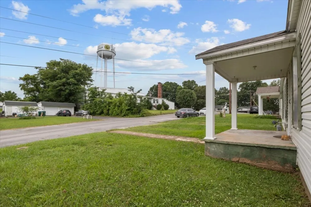 32 High St Mc Ewen, TN 37101