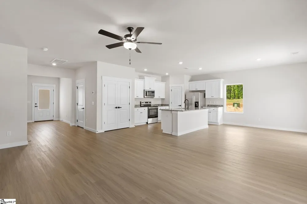 1237 Crested Iris Street Moore, SC 29369