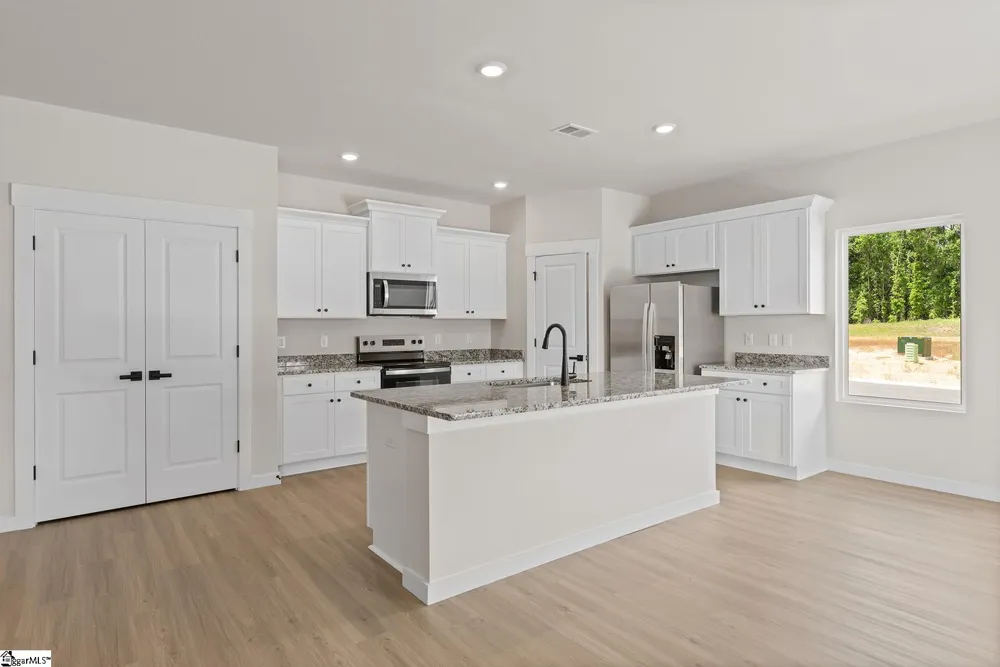 1237 Crested Iris Street Moore, SC 29369