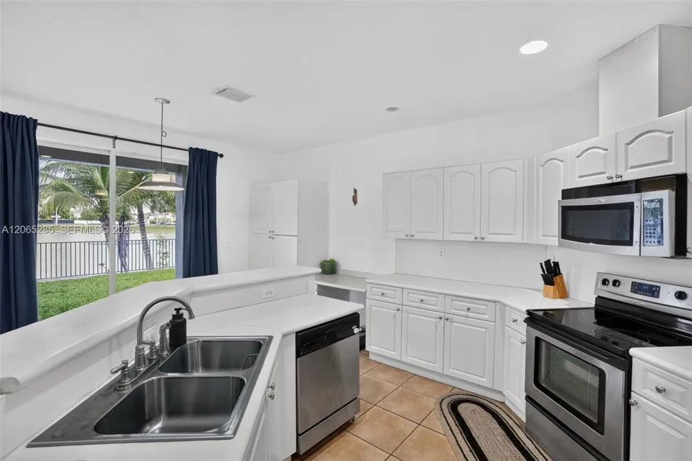 1458 SW 150th Ave Miami, FL 33194