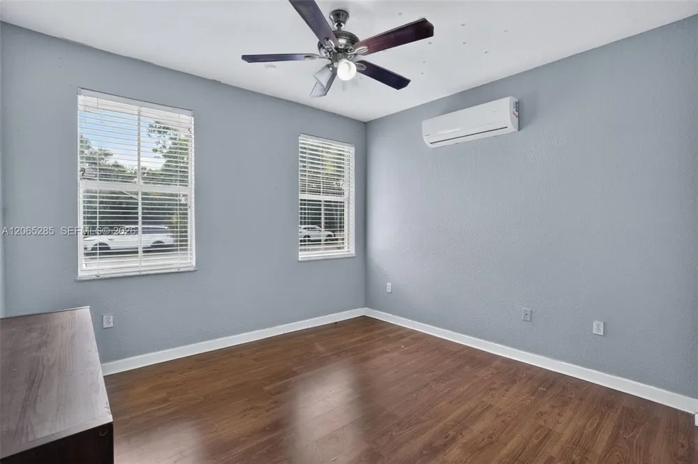 1458 SW 150th Ave Miami, FL 33194