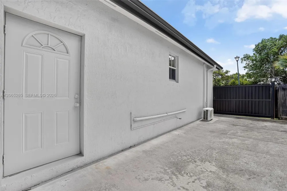 1458 SW 150th Ave Miami, FL 33194