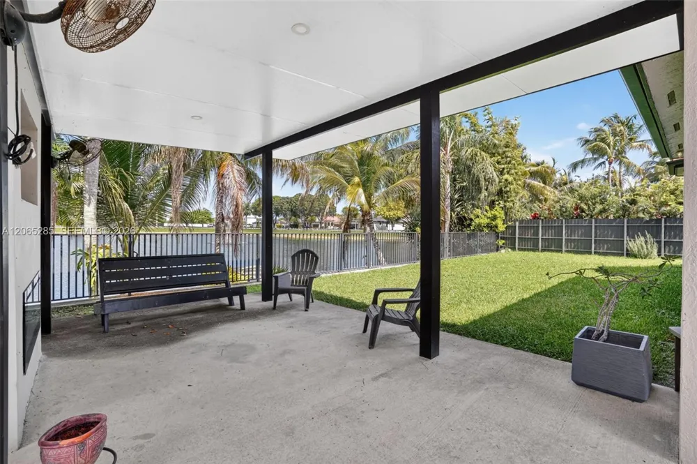 1458 SW 150th Ave Miami, FL 33194