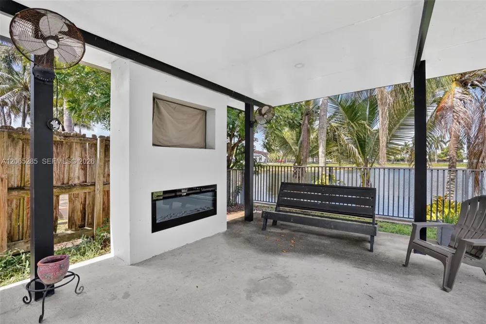 1458 SW 150th Ave Miami, FL 33194