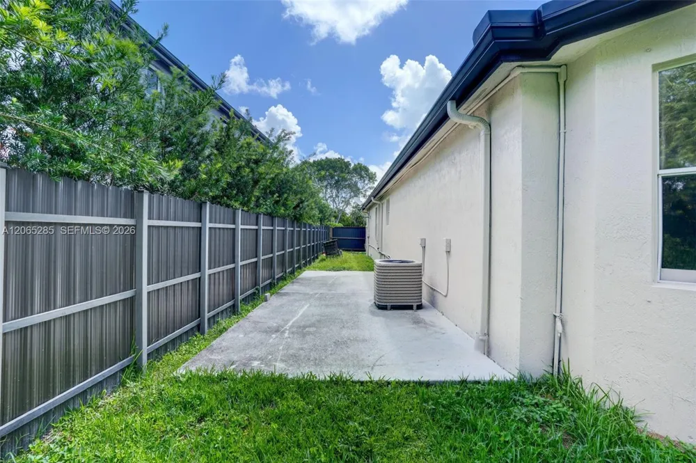 1458 SW 150th Ave Miami, FL 33194