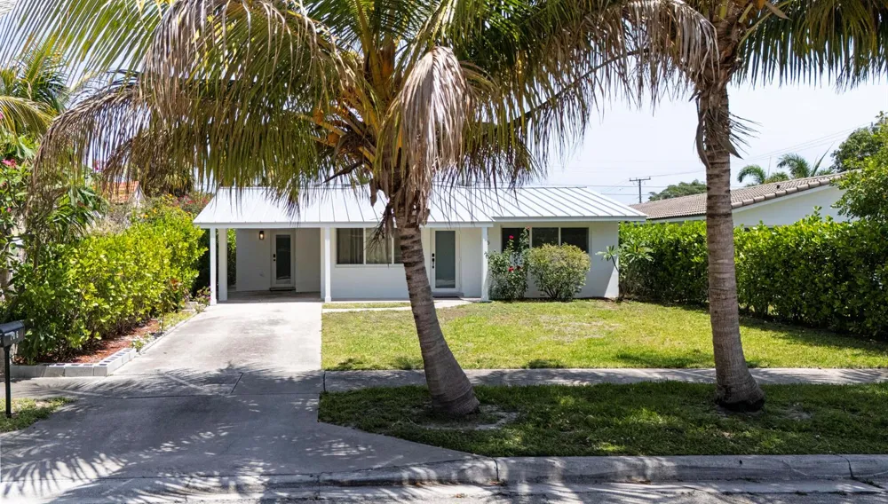 106 Auburn Drive Lake Worth, FL 33460