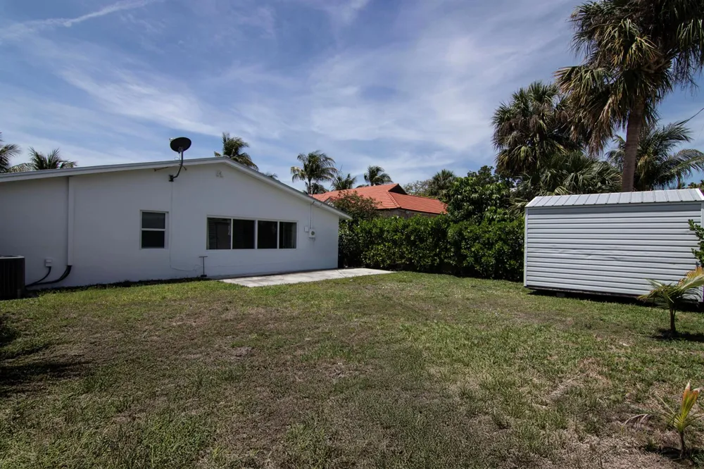 106 Auburn Drive Lake Worth, FL 33460