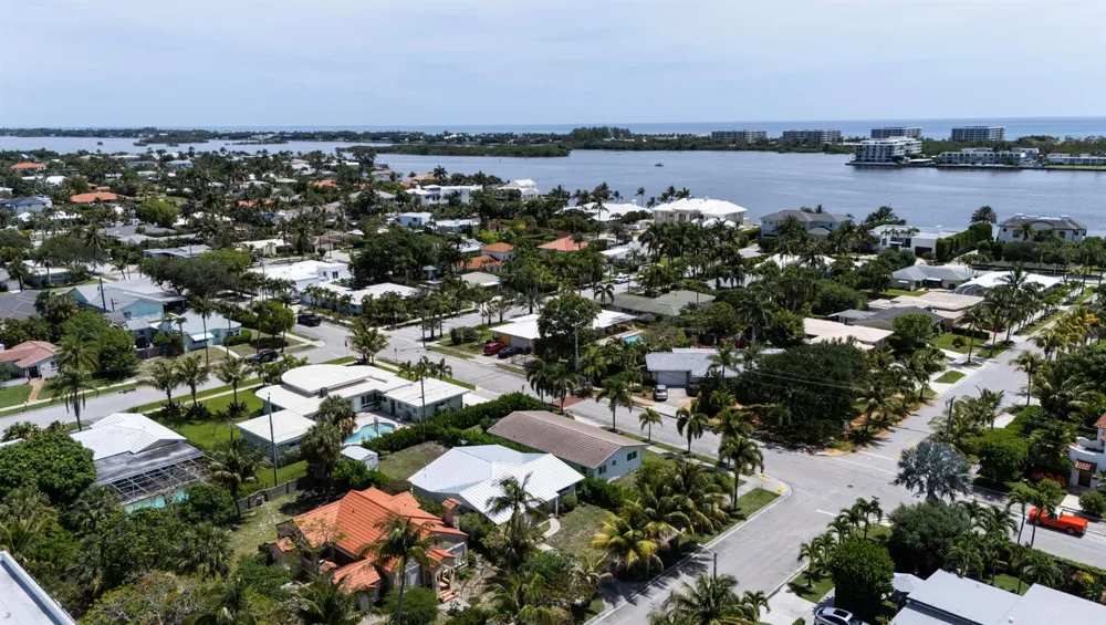 106 Auburn Drive Lake Worth, FL 33460