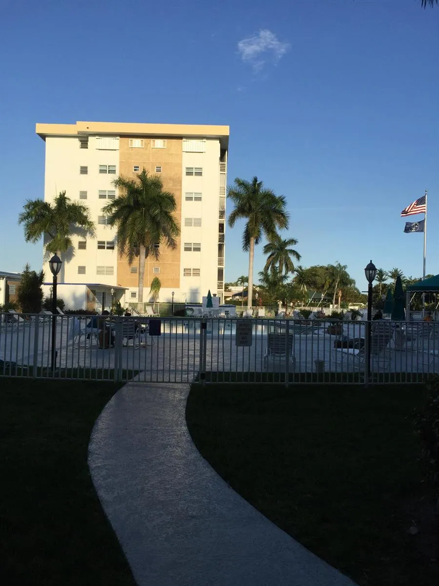 3040 NE 16TH AVENUE #303 Oakland Park, FL 33334