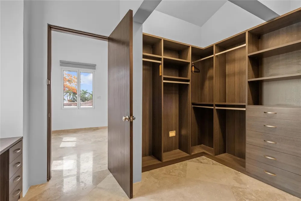 90 CALLE ORQUIDEA San Juan, PR 00927