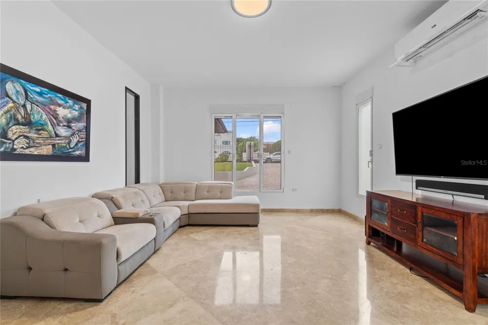 90 CALLE ORQUIDEA San Juan, PR 00927