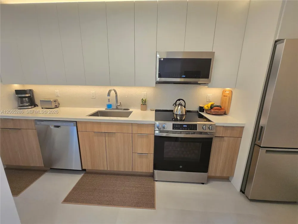 100 Lincoln Rd #931 Miami Beach, FL 33139