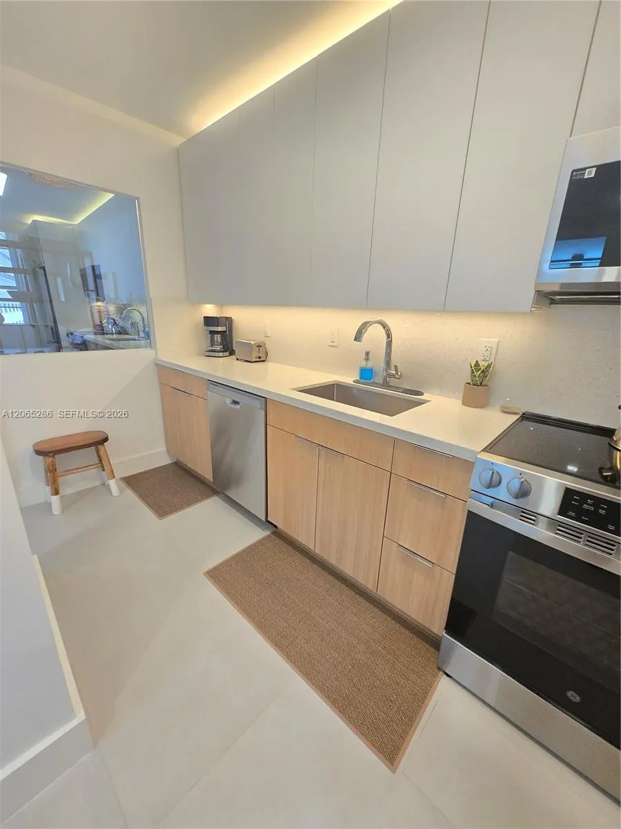 100 Lincoln Rd #931 Miami Beach, FL 33139