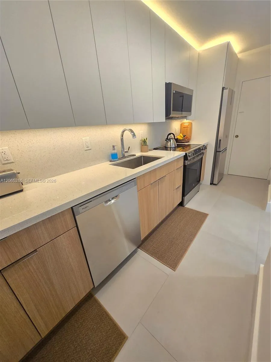 100 Lincoln Rd #931 Miami Beach, FL 33139