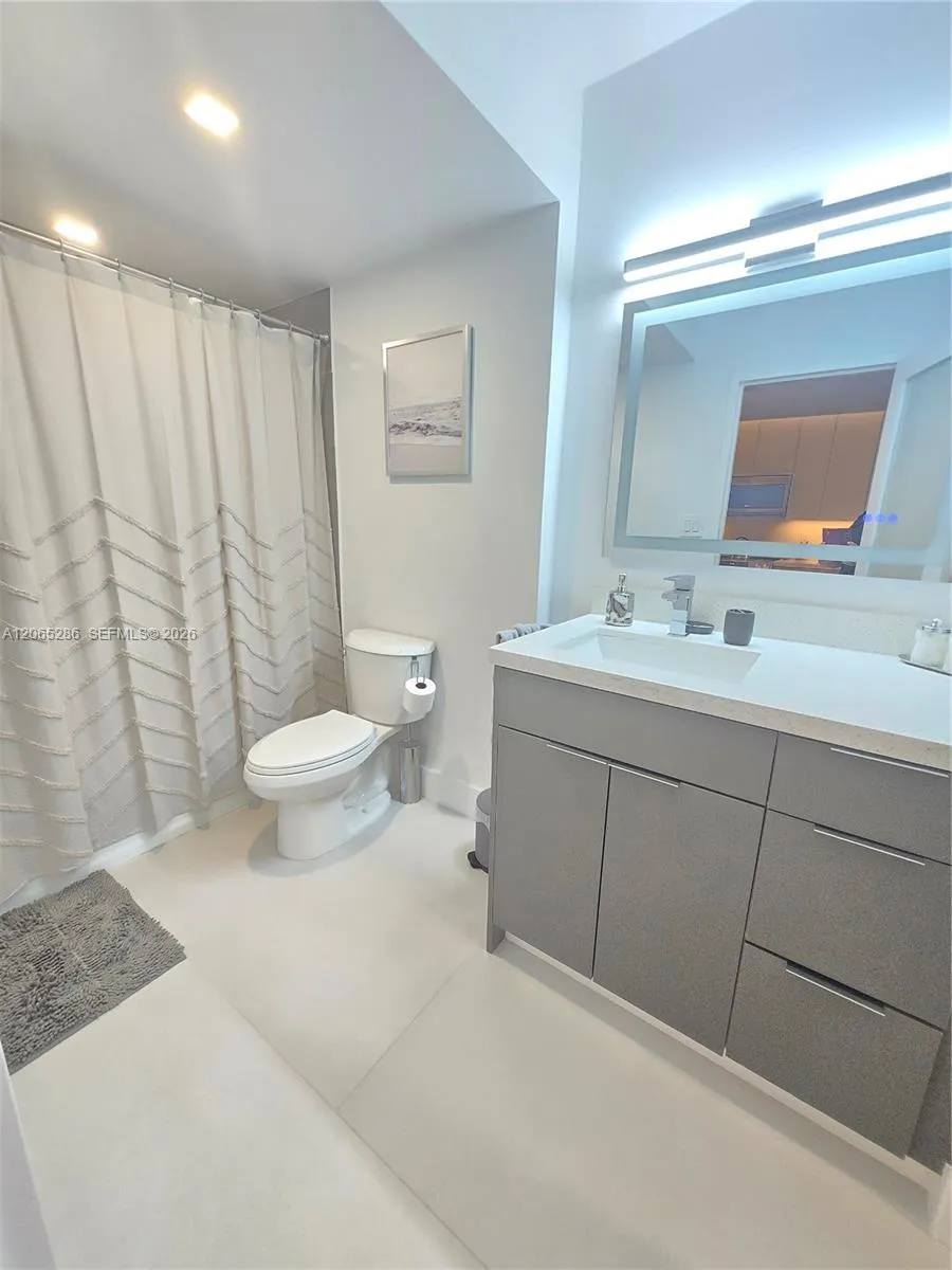 100 Lincoln Rd #931 Miami Beach, FL 33139