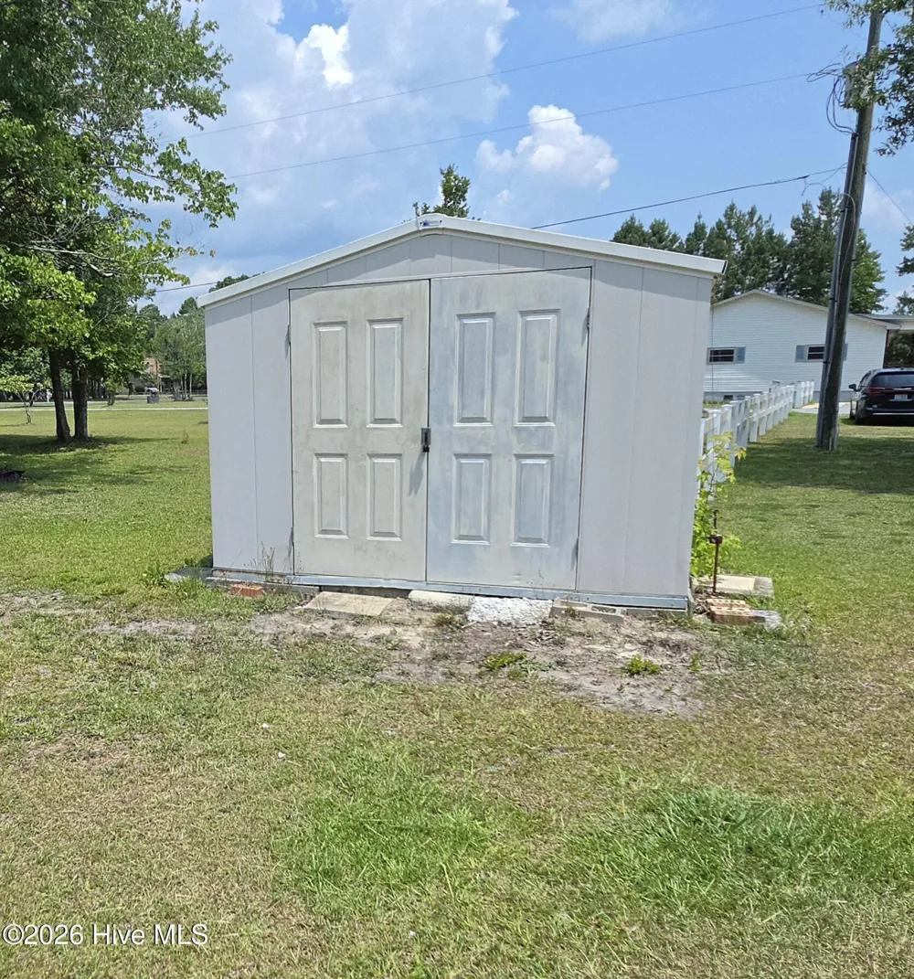 205 Meadow Lane E Hubert, NC 28539