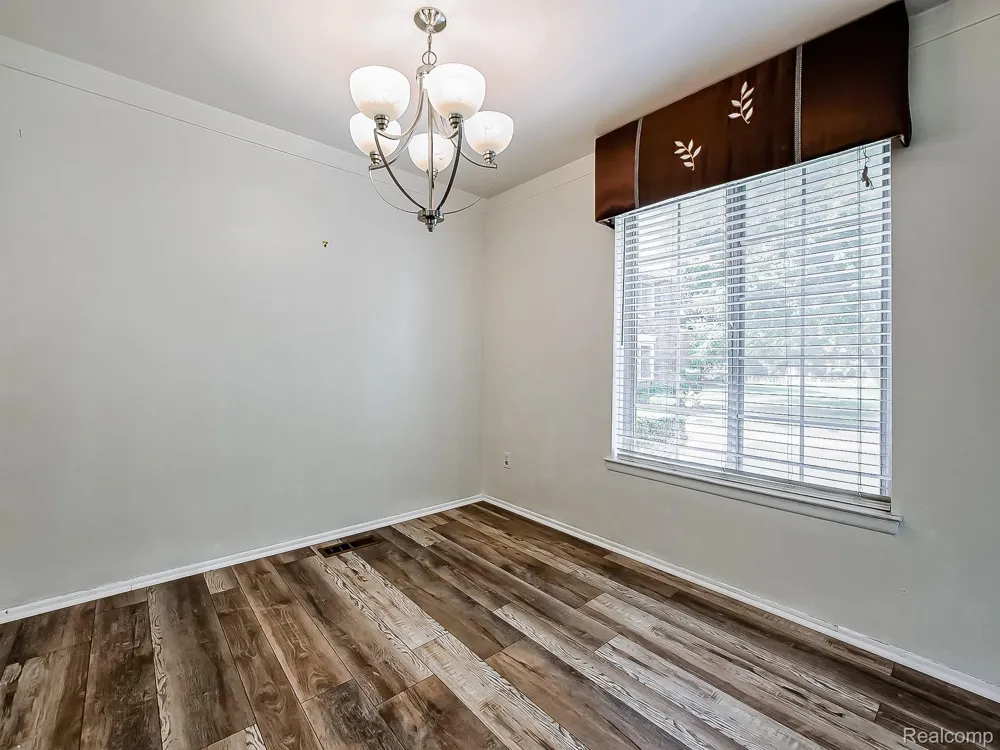 635 E Fox Hills Drive Bloomfield Hills City, MI 48304