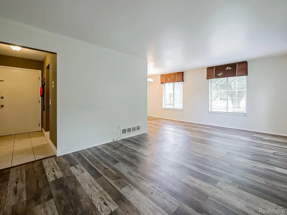 635 E Fox Hills Drive Bloomfield Hills City, MI 48304
