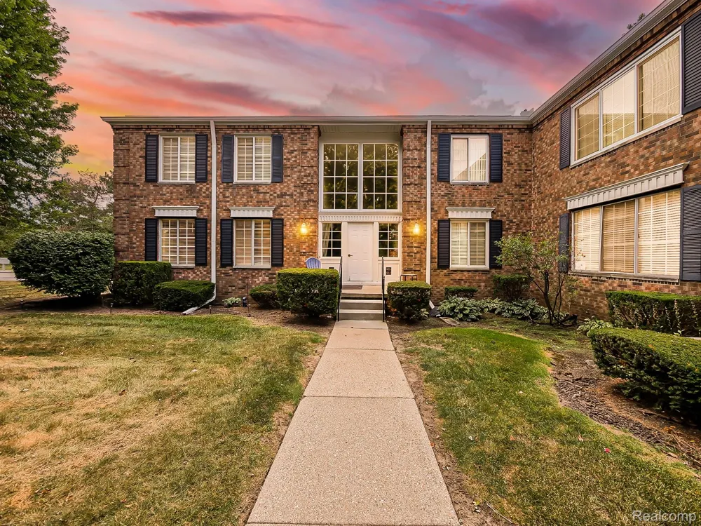 635 E Fox Hills Drive Bloomfield Hills City, MI 48304