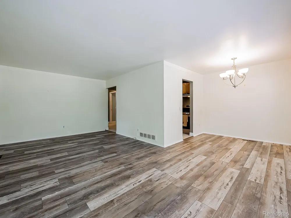 635 E Fox Hills Drive Bloomfield Hills City, MI 48304