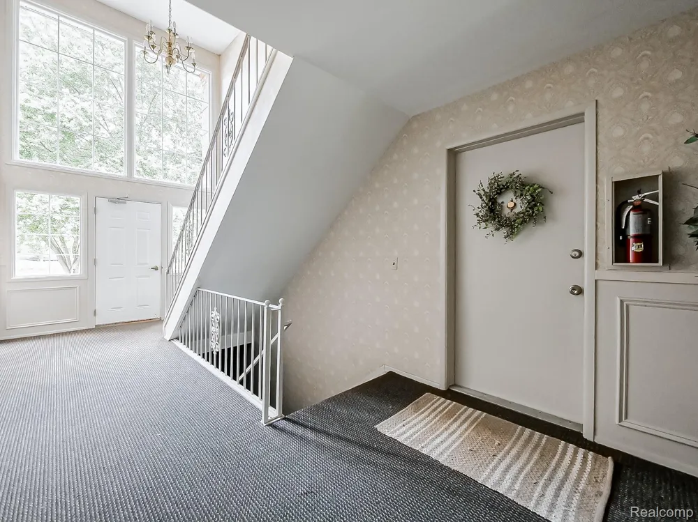 635 E Fox Hills Drive Bloomfield Hills City, MI 48304