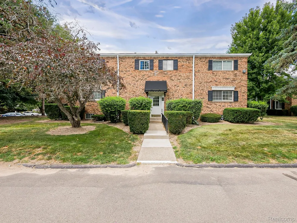 635 E Fox Hills Drive Bloomfield Hills City, MI 48304