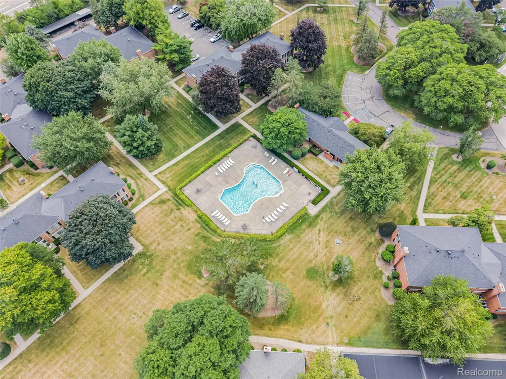 635 E Fox Hills Drive Bloomfield Hills City, MI 48304