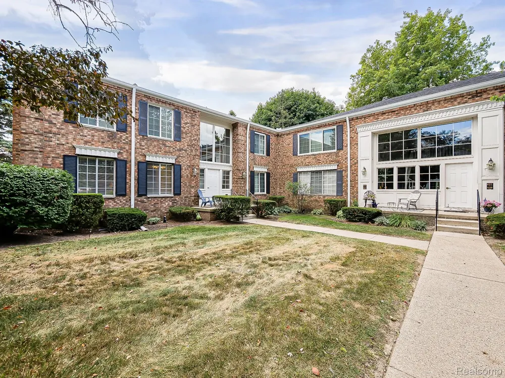 635 E Fox Hills Drive Bloomfield Hills City, MI 48304