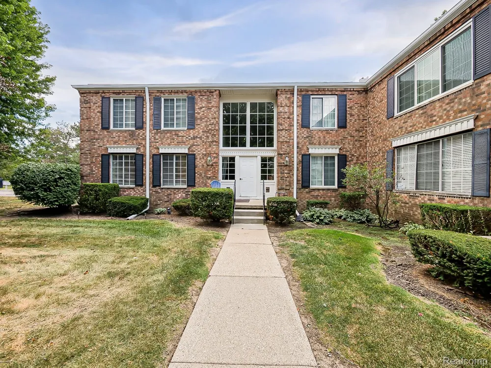 635 E Fox Hills Drive Bloomfield Hills City, MI 48304
