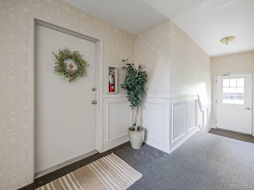 635 E Fox Hills Drive Bloomfield Hills City, MI 48304