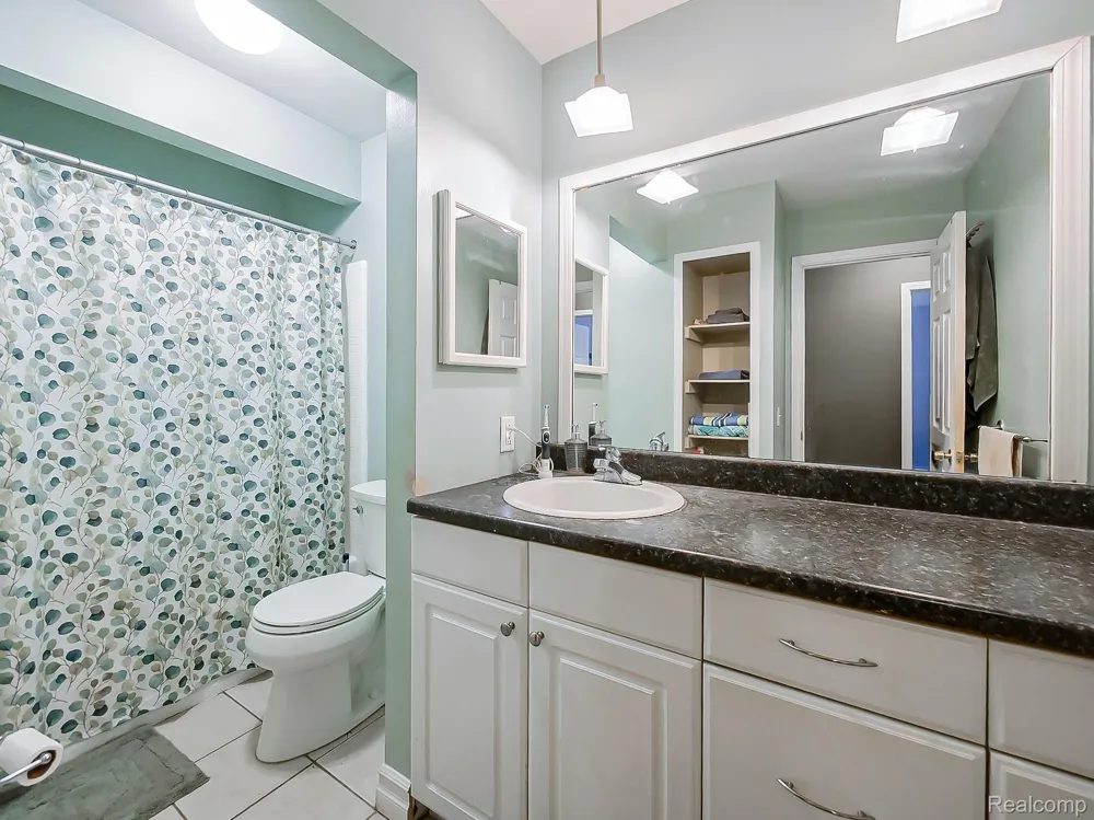 635 E Fox Hills Drive Bloomfield Hills City, MI 48304