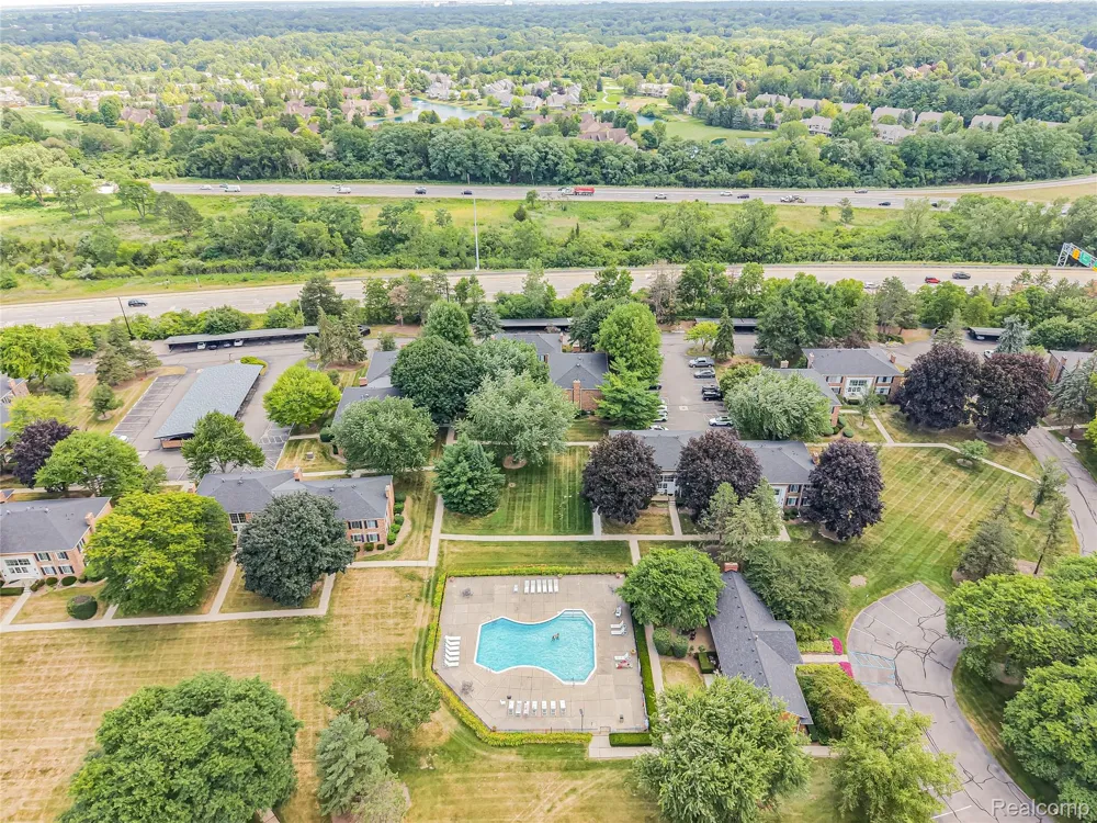 635 E Fox Hills Drive Bloomfield Hills City, MI 48304