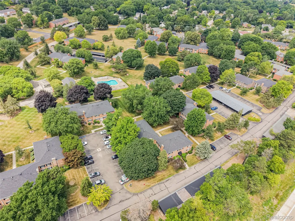 635 E Fox Hills Drive Bloomfield Hills City, MI 48304