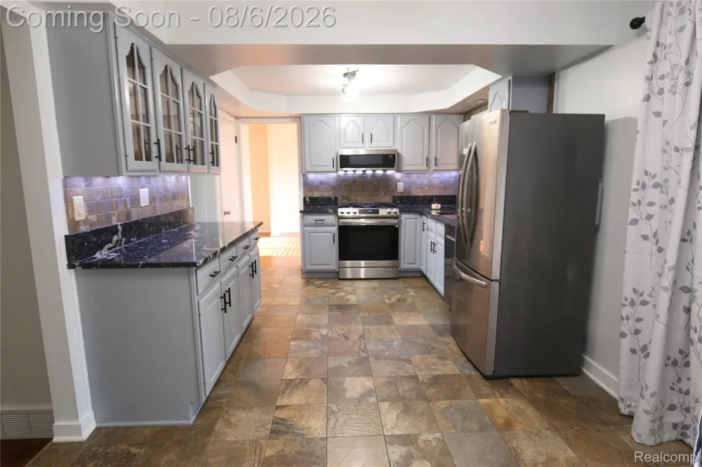 519 Berwyn Street Dearborn Heights City, MI 48127