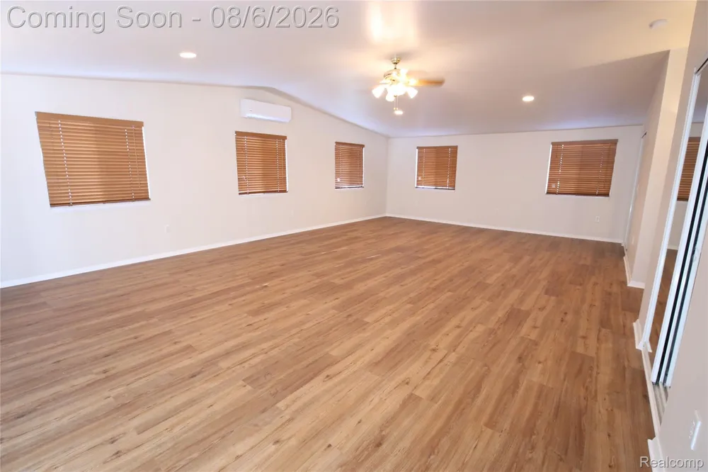 519 Berwyn Street Dearborn Heights City, MI 48127
