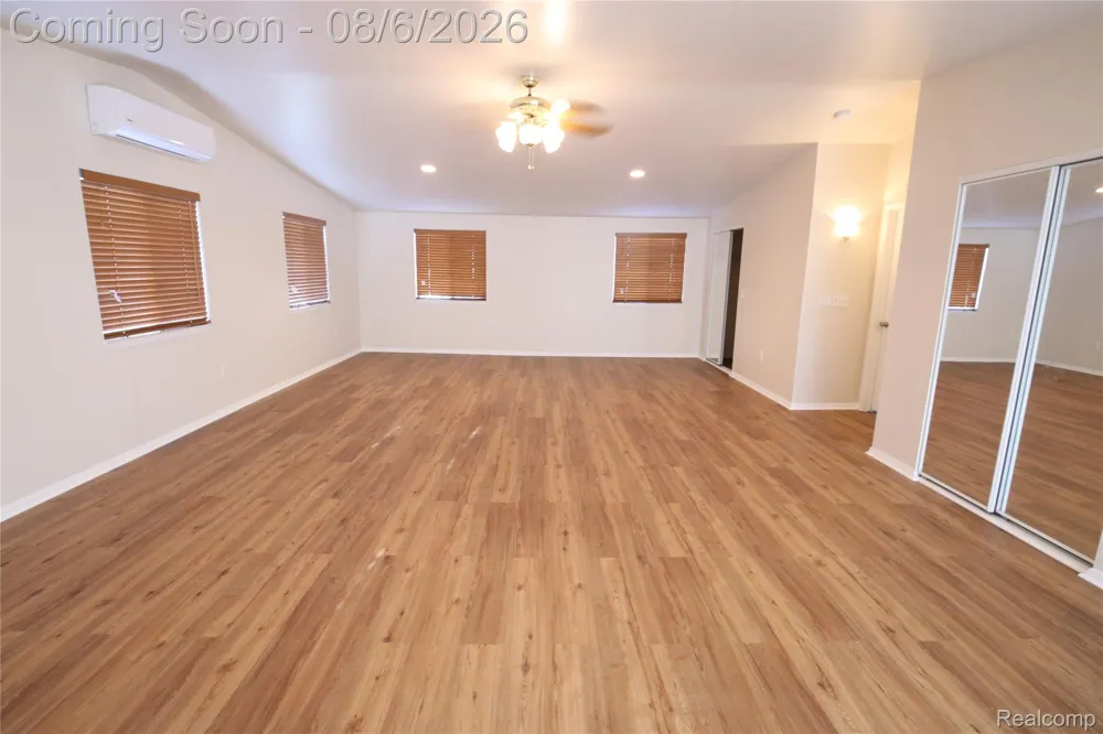 519 Berwyn Street Dearborn Heights City, MI 48127