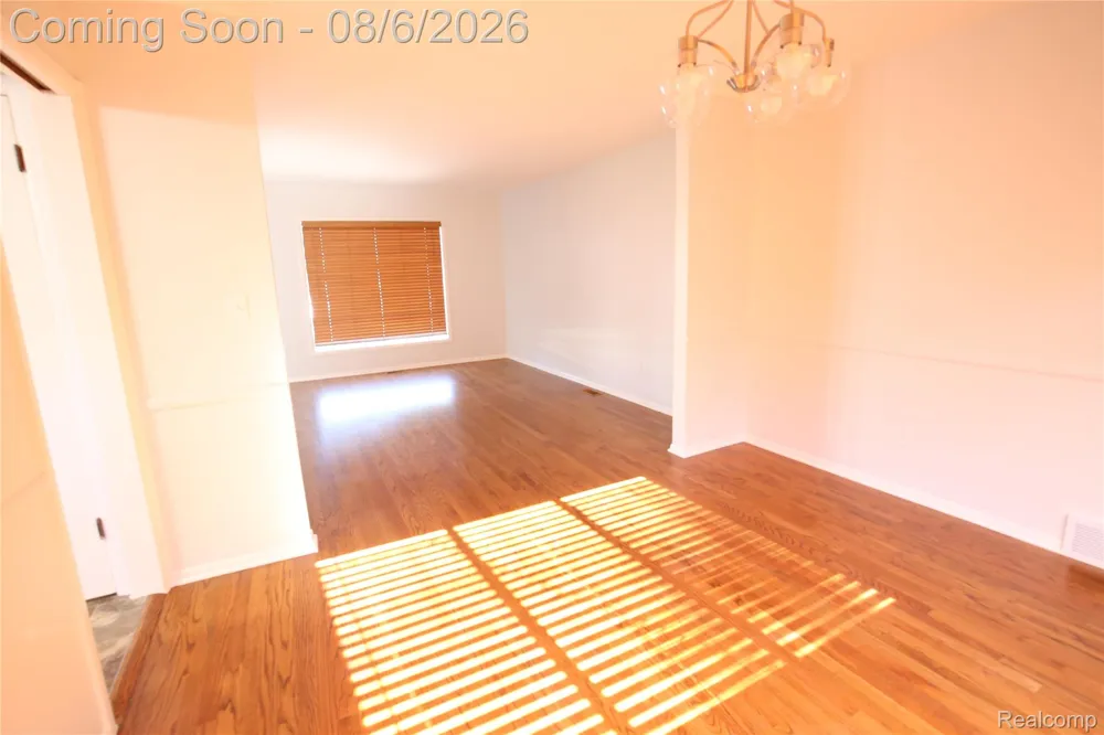 519 Berwyn Street Dearborn Heights City, MI 48127