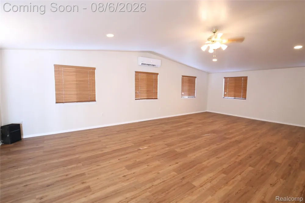 519 Berwyn Street Dearborn Heights City, MI 48127