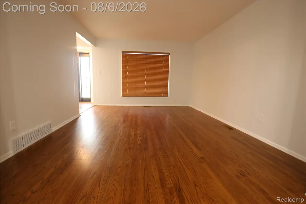 519 Berwyn Street Dearborn Heights City, MI 48127
