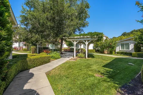 530 Entrada Drive ##202