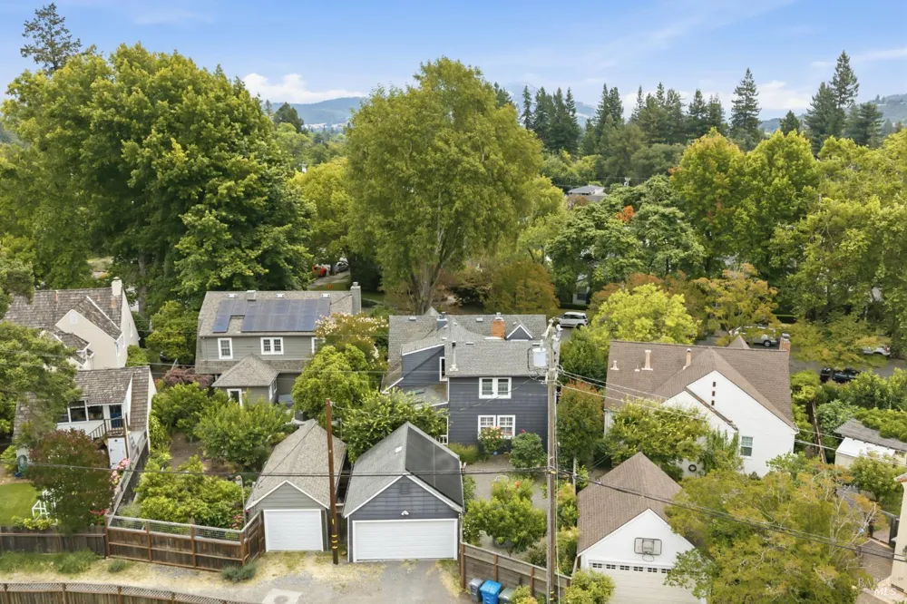 1621 Austin Way Santa Rosa, CA 95404