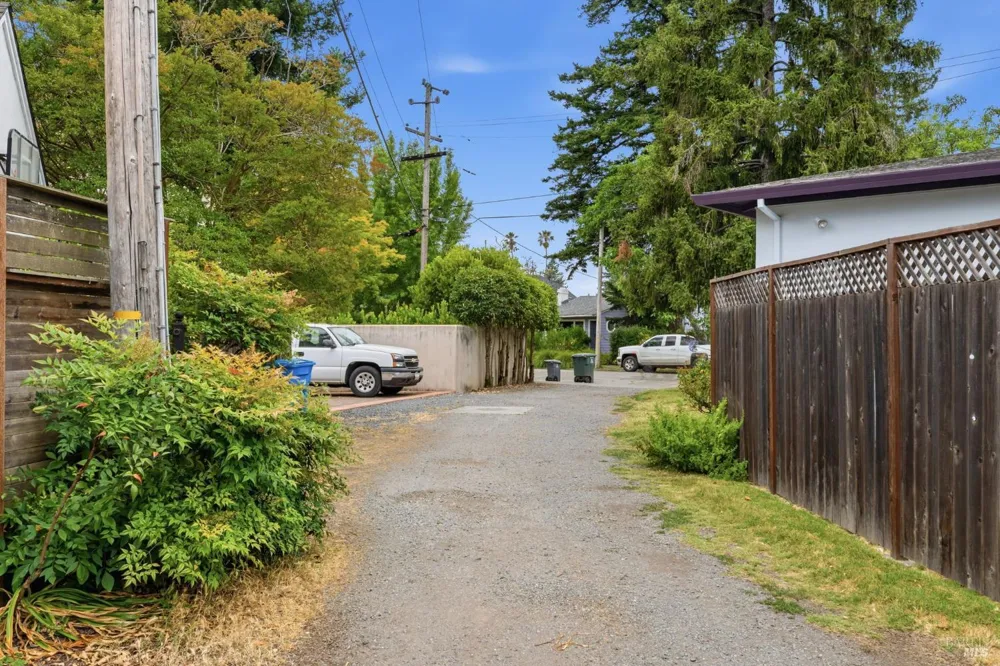 1621 Austin Way Santa Rosa, CA 95404