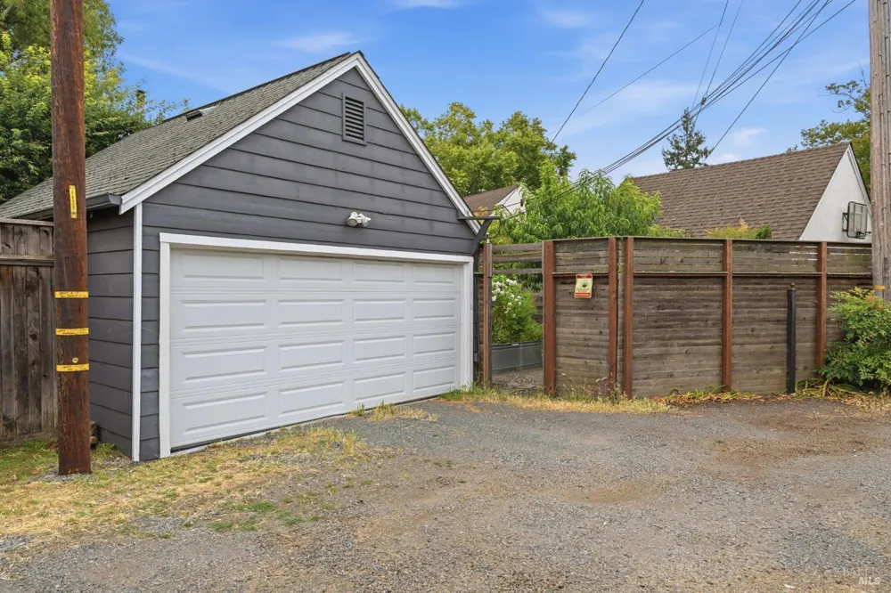 1621 Austin Way Santa Rosa, CA 95404
